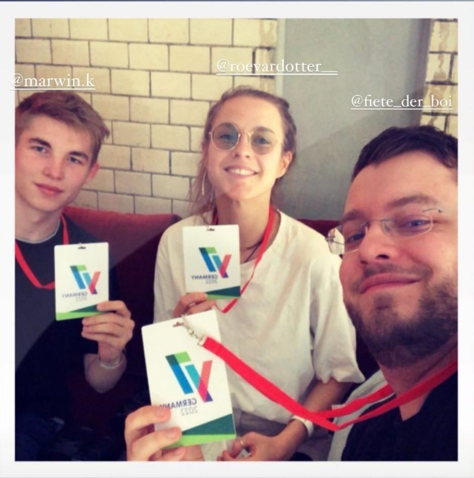Gruppenfoto beim Youth7 mit Marwin, Ronja und Fiete