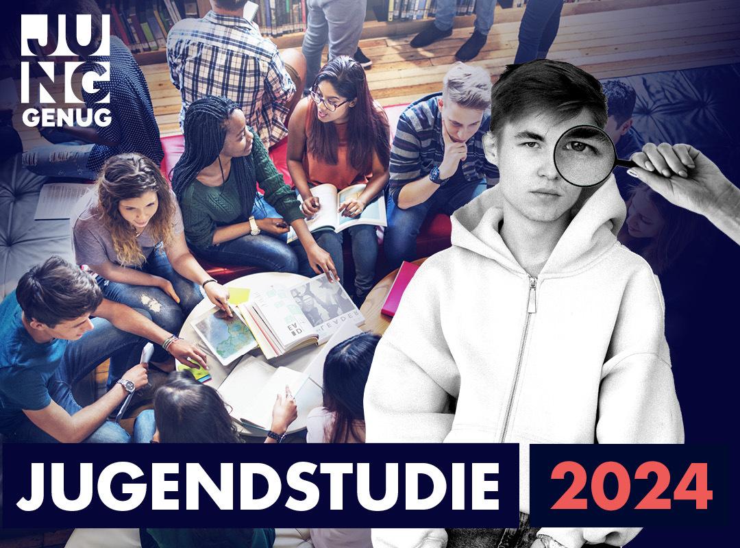 Ein junger Mensch hält eine Lupe in der Hand. Im Hintergrund sind weitere junge Menschen zu sehen.